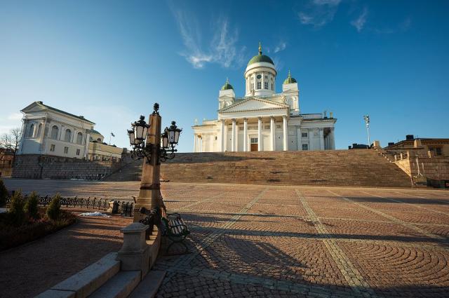 Ikonická bílá katedrála Tuomiokirkko
