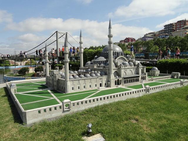 Miniaturk_park_Istanbul_Flickr_foto_Boris Dzhingarov.jpg