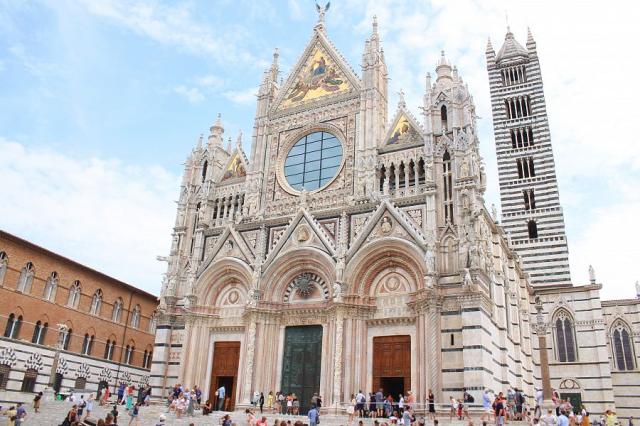 Siena_katedrala_Nanebevzeti_panny_Marie_namesti_Duomo.jpg