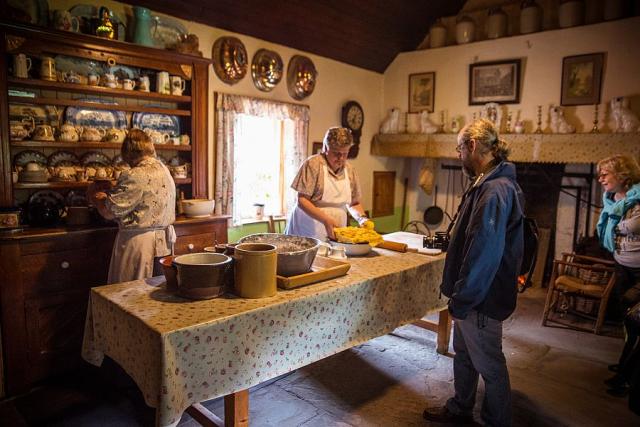 Skanzen_se_stredovekym_hradem_Bunratty_1.jpg