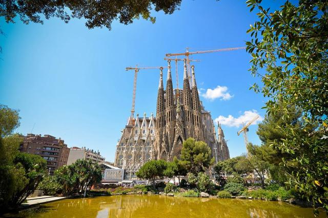 Barcelona_Sagrada_Familia_Pavel_Spurek.jpg