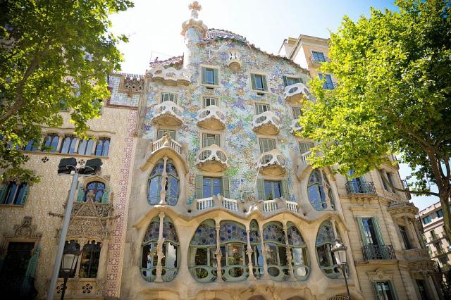 Barcelona_Casa_Battlo__Pavel_Spurek_2015.jpg