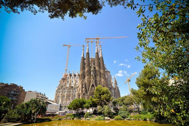 Barcelona_Sagrada_Familia_2_Radynacetu_Pavel_Spurek_2015.jpg