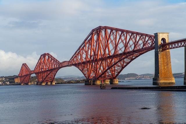 Forth_bridge_2_Skotsko_Spurek_.jpg