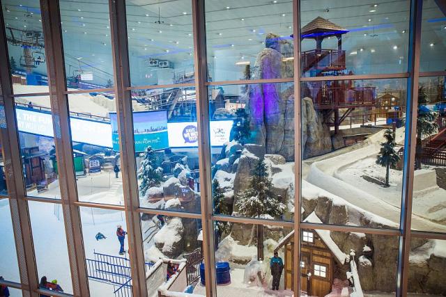 Dubaj_Mall_of_the_Emirates_sjezdovka__Pavel_Spurek.jpg