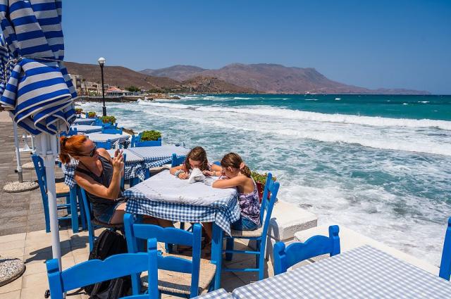 rodinná pohoda v tradiční řecké restauraci