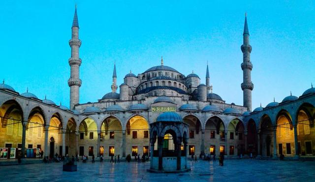 Istanbul_Modra_mesita_archiv_cestovatelu_CK_.jpg