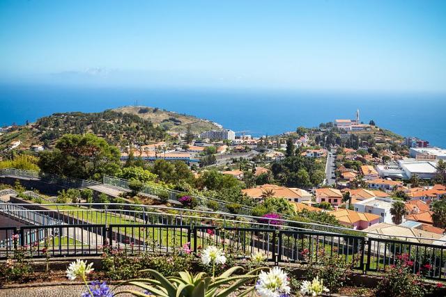 Madeira_vyhlidka_na_Funchal_z_Miradouro_Pico_dos Barcelos_2__fo