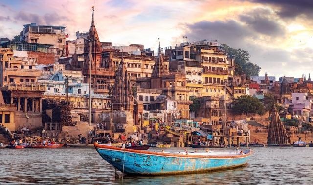 Varanasi_Indie_shutterstock.jpg