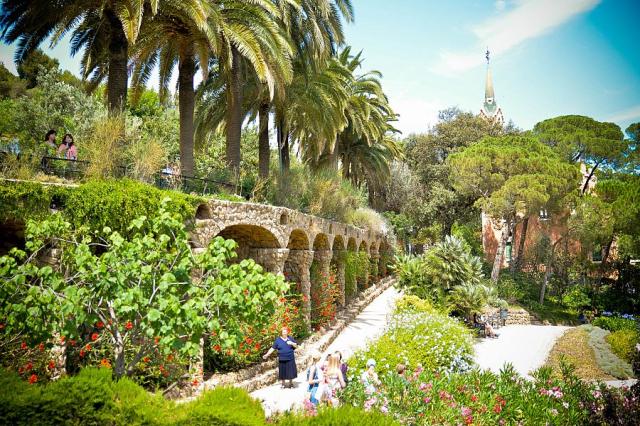 Barcelona_Parc_Guell__Pavel_Spurek_2015.jpg