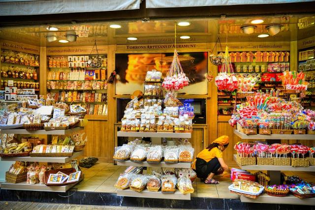 Barcelona_La_Rambla_suvenyry__Pavel_Spurek.jpg