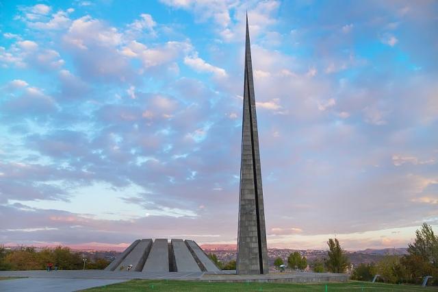 památník Tsitsernakaberd ke vzpomínce arménské genocidě