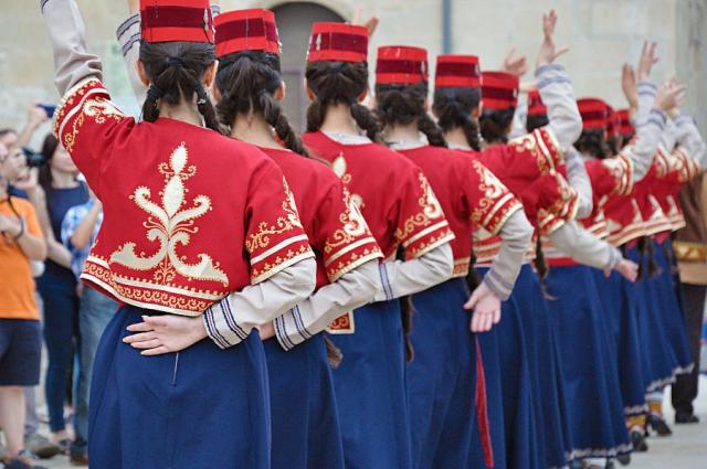 Arménské tanečnice v tradičních krojích