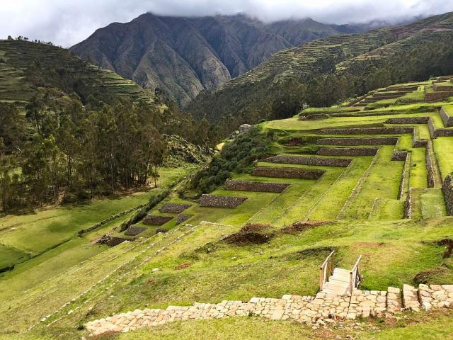Peru_Chinchero_zemedelske_terasy.jpg