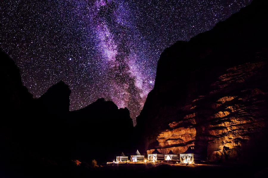 Jordansko_Wadi_Rum_noc.jpg