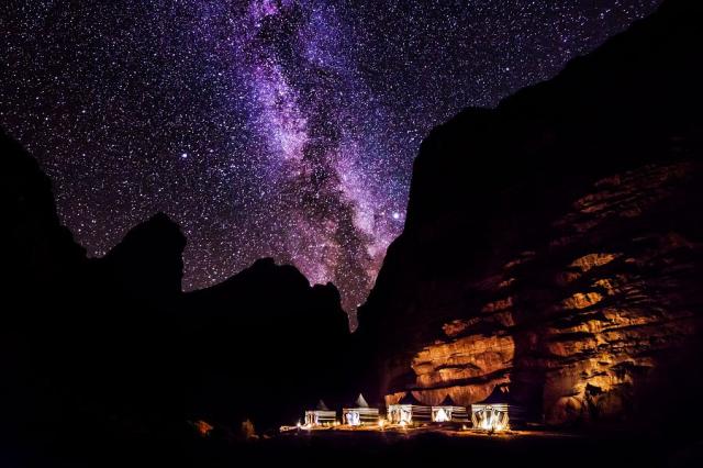 Jordansko_Wadi_Rum_noc.jpg