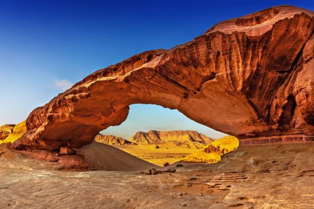 Jordansko_Wadi_Rum_skalni_utvary.jpg