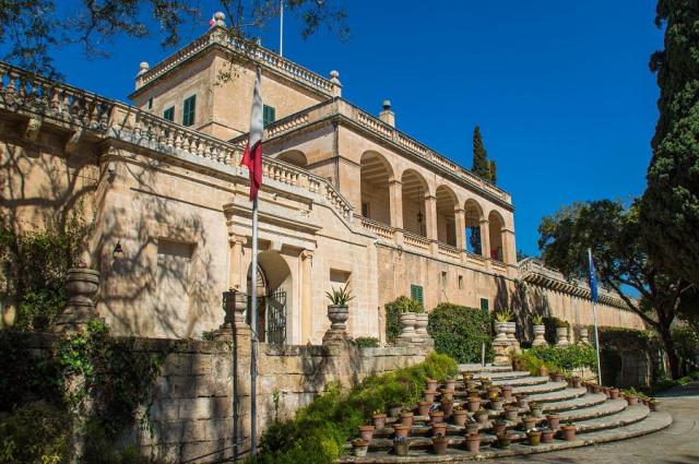 Malta_Attard_prezidentsky_palac_San_Anton.jpg