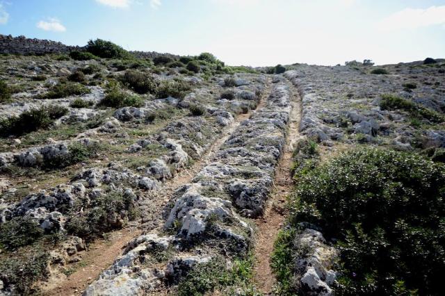 Malta_koleje_cart_ruts_track.jpg