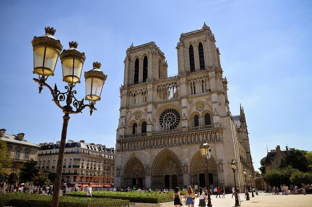 Pariz_katedrala_Notre_Dame.jpg
