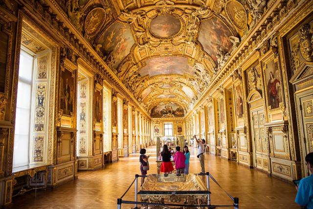 Pariz_Louvre_Apollonova_galerie__foto_1_Pavel_Spurek.jpg
