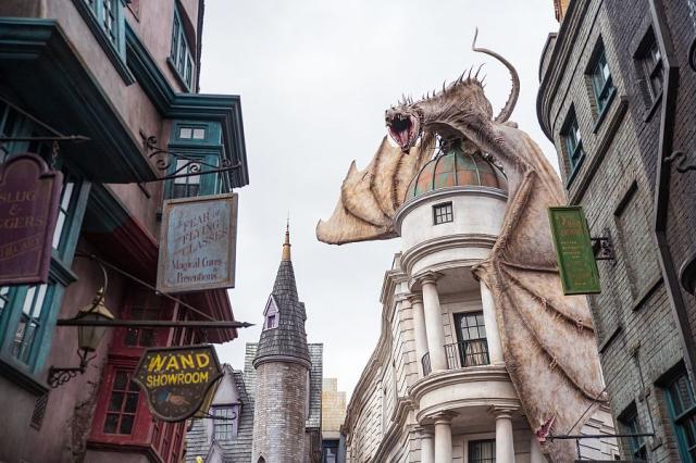 universal_studios_Orlando_Gringottova_banka_miami_spurek(1).jpg