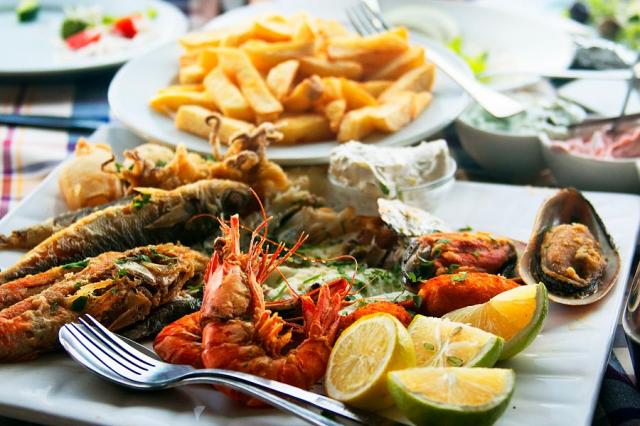 Kypr_kuchyne_tradicni_rybi_meze.jpg