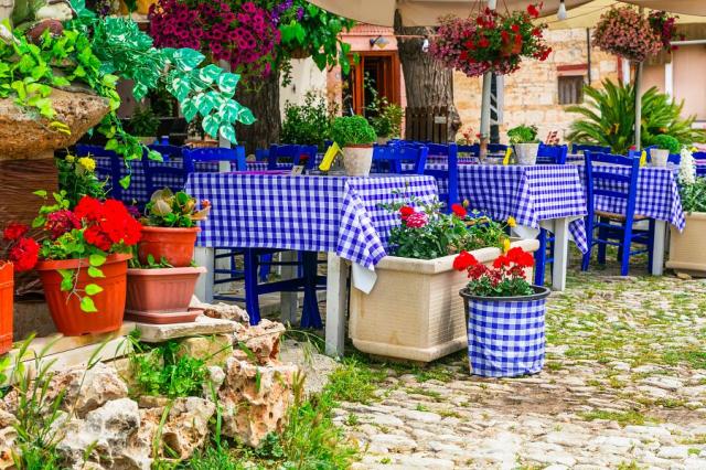 Kypr_tradicni_taverna.jpg