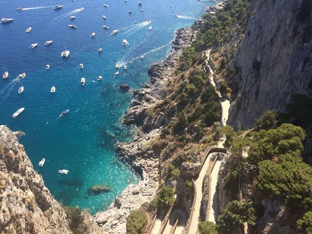 Italie_Capri_klikata_ulice_Via_Krupp.JPG