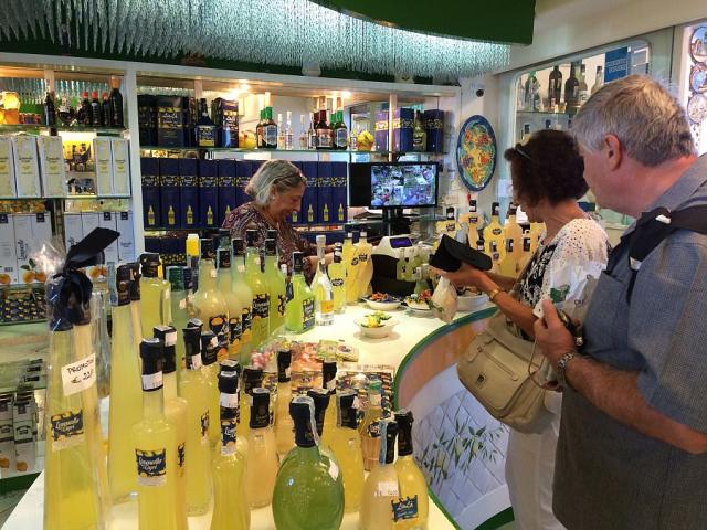 Italie_Capri_obchudek_Limoncello.JPG