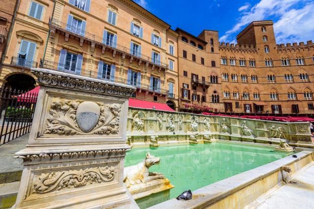 Italie_Siena_Fonte_Gaia.jpg
