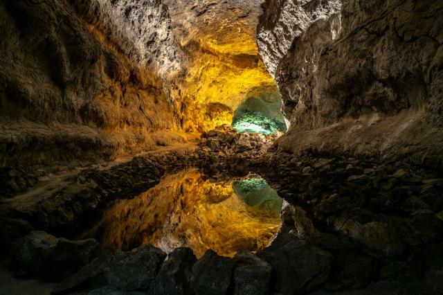 cueva de los verdes.jpg