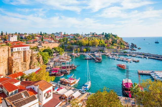 Přístav ve městě Antalya