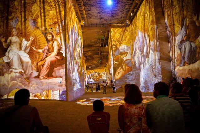 Provence_Les_Baux_de_Provence_multimedialni_projekce_lom_3__Pav