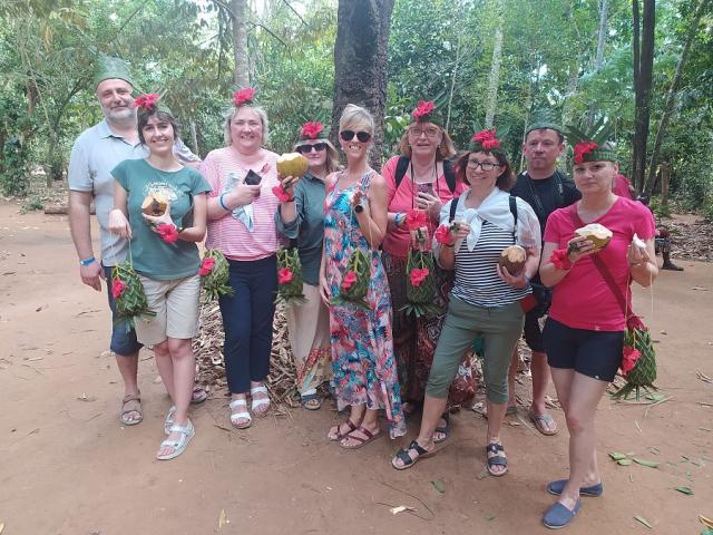 Zanzibar_Spice_Tour_klienti_pruvodkyne_foto__Jana_Lanikova.jpg