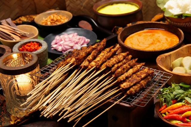 Vyzkoušejte Sate - tradiční balijské jídlo.jpg