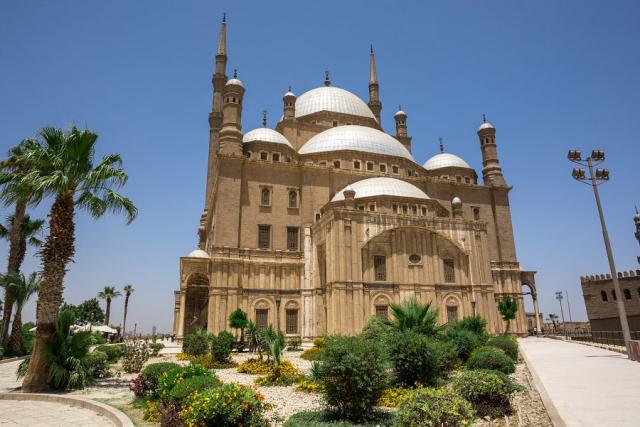 Egypt_Kahira_Alabastrova_mesita.jpg