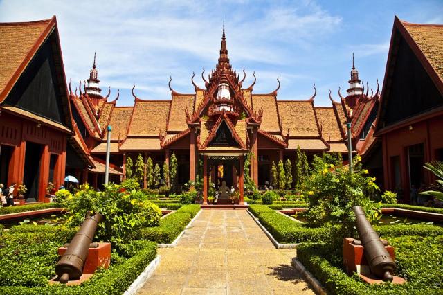 Kambodza_Phnom_Penh_Narodni_muzeum_Kambodze.jpg
