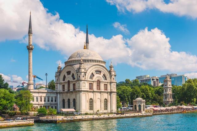 Dolmabahçe, mešita