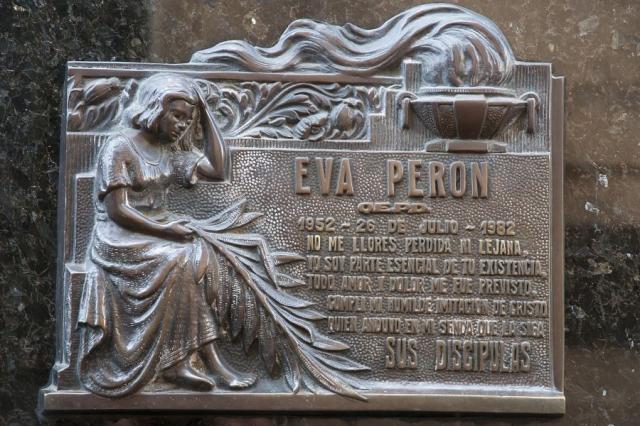 Náhrobek slavné Evy Perón na hřbitově Recoleta