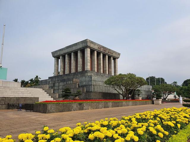 Vietnam_Hanoj_Ho_Ci_Minovo_mauzoleum_3__foto_Pavel_Spurek.jpg