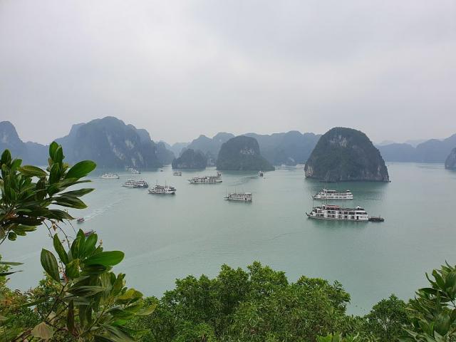 Vietnam_Halong_Bay_3__foto_Pavel_Spurek.jpg