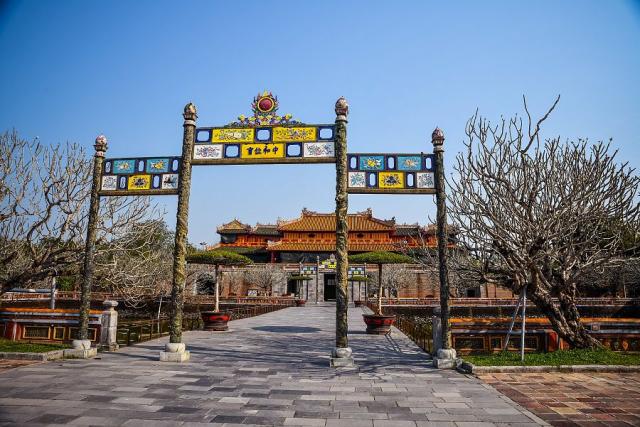Vietnam_Hue_pevnost_vstup_chram_1__foto_Pavel_Spurek.jpg