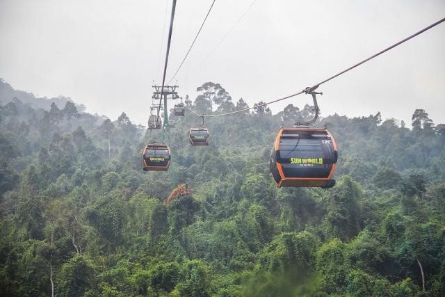 Vietnam_Ba_Na_Hills_jizda_lanovkou_2__foto_Pavel_Spurek.jpg