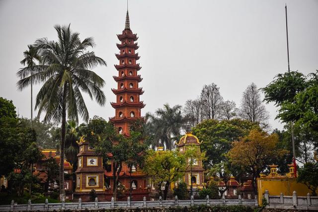Vietnam_Hanoj_pagoda_Tran_Quac_2__foto_Pavel_Spurek.jpg