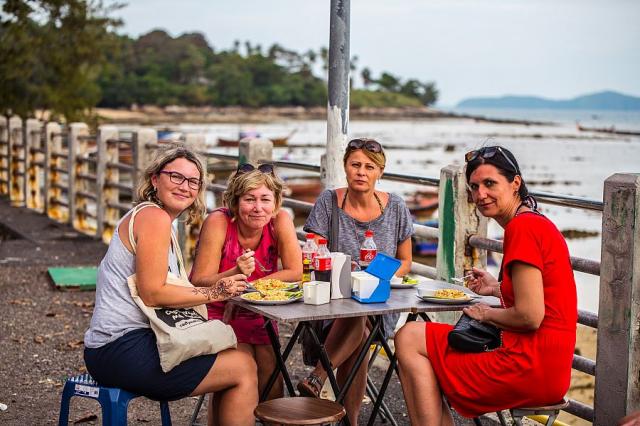 Thajsko_Phuket_jizni_cast_ostrova_rybarska_vesnice_6_klientky__