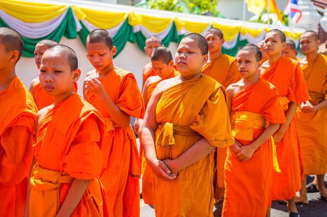 Thajsko_Bangkok_Wat_Pho_mnisi__foto_Pavel_Spurek.jpg