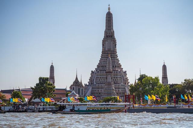 Thajsko_Bangkok_vylet_lodi_po_rece_Chao_Phraya_chram_Wat_Arun__