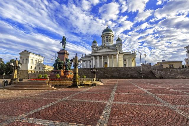Senatni_namesti_katedrala_Helsinky.jpg