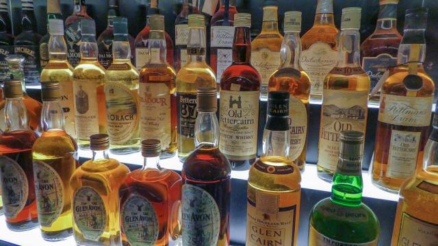 Edinburgh_Scotch_Whiskey_Experience_Flickr_com_foot_Jeroen_van_